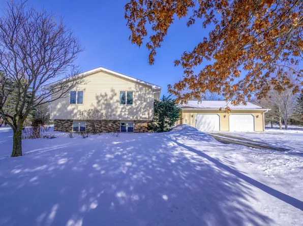 616 Grange Rd, Hudson, WI 54016