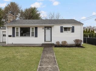 16 Vista Dr, Lincoln, RI 02865