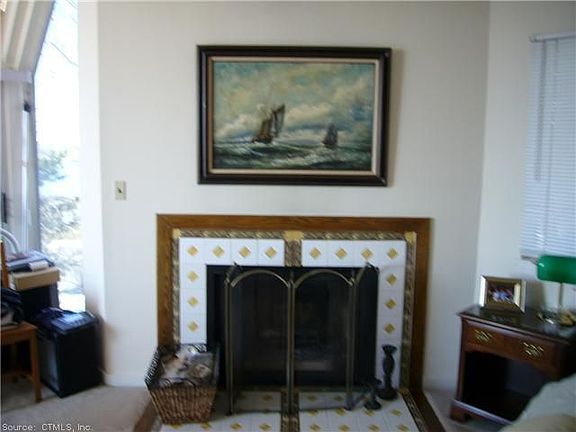 3rd image of 62 Harbour Close
