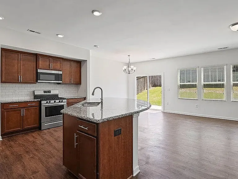 1800 Birdhouse Ln — Photo 7