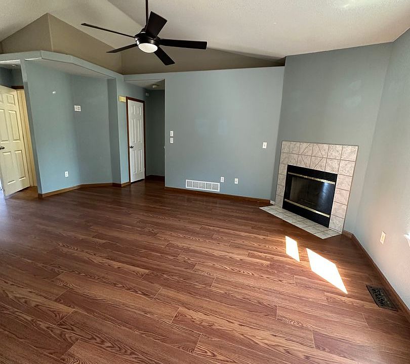 1st image of 605 Meadow Dr