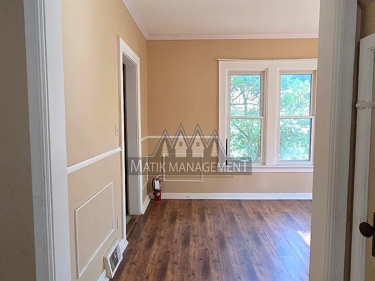 16 9th Ave NE #1 — Photo 12