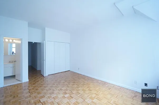 Rented by Bond New York | media 9