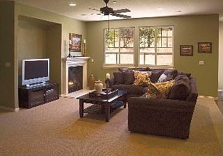 Family room :: 940 Elm Drive