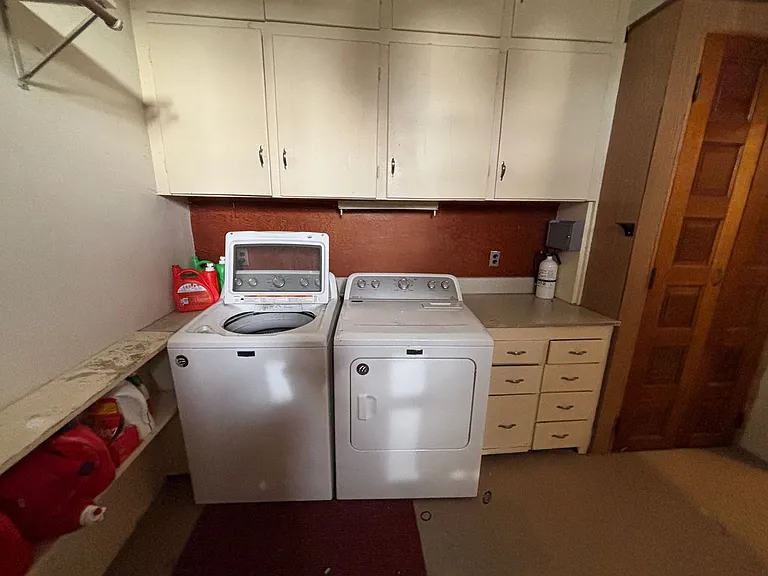 119 E Maple St — Photo 8