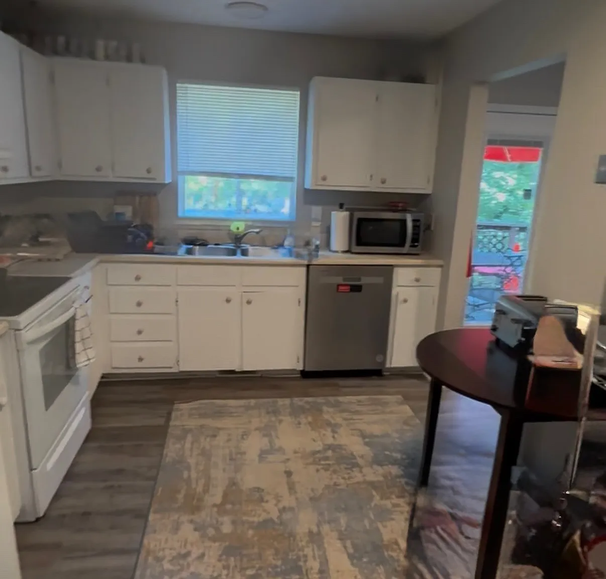 5 bed, 2100 sqft, $2,695 — Photo 3