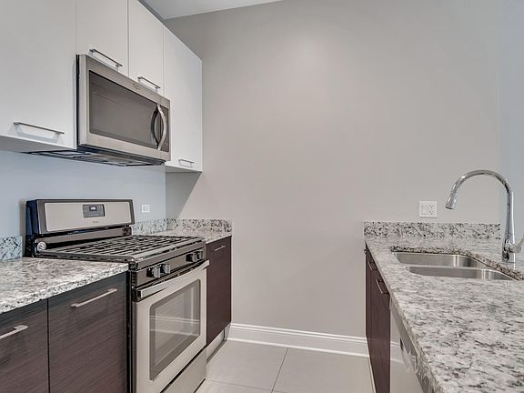 4th image of 833 Laurel Ave #305