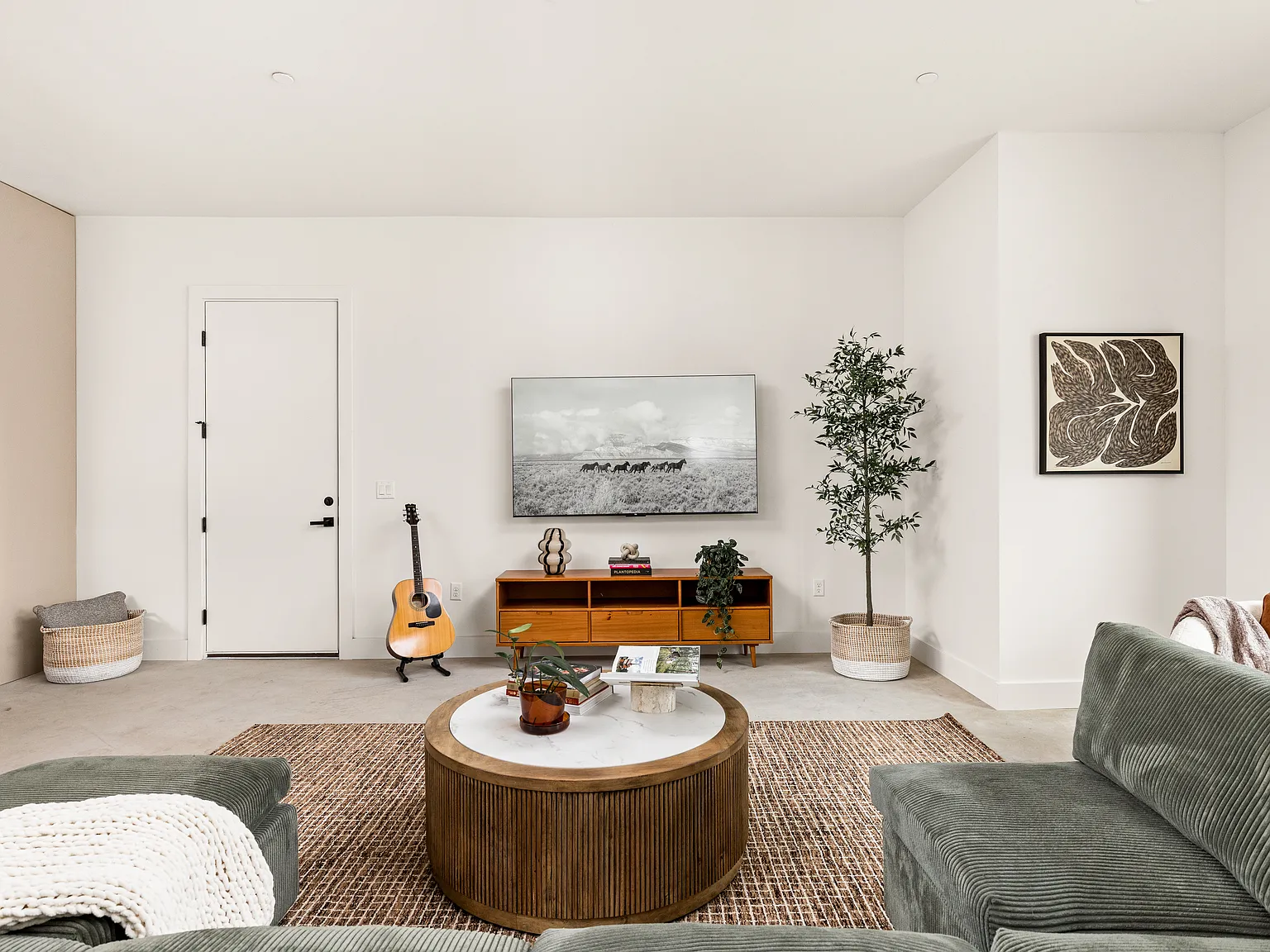 5 bed, 3.5 bath, 3000 sqft, $7,750 — Photo 4