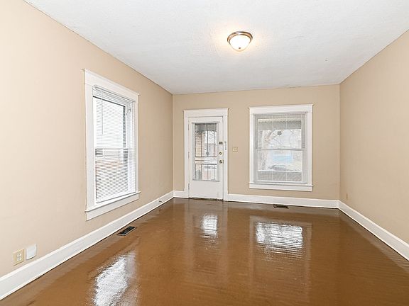 3rd image of 554 N Parker Ave #556