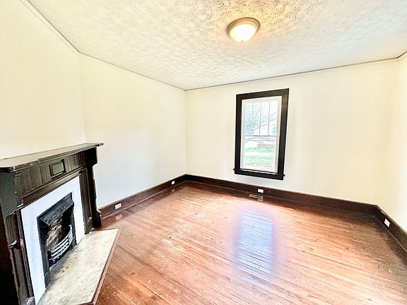 5th image of 1362 Banks Rd