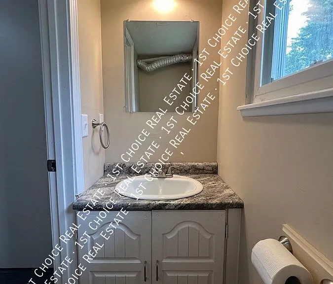 4447 Harding Ave — Photo 6