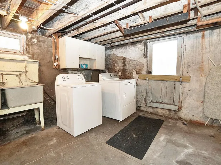 2417 Fairview Ave — Photo 32