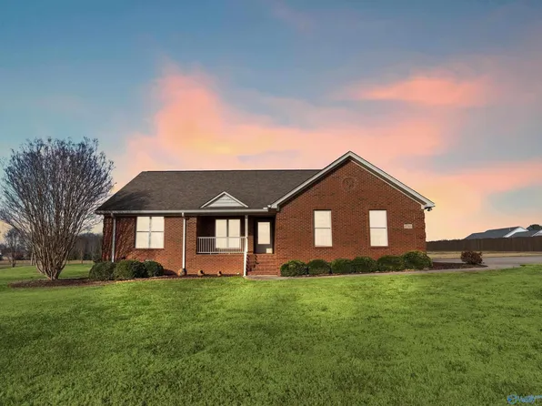 17745 Quinn Rd, Athens, AL 35611