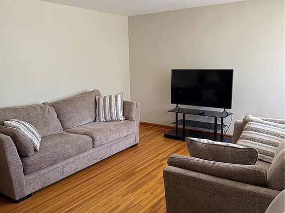5th image of 167 McNaughton Ave