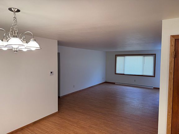 4th image of 44 S Meadows Dr