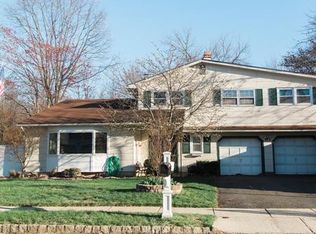 61 Zaleski Dr, Sayreville, NJ 08872