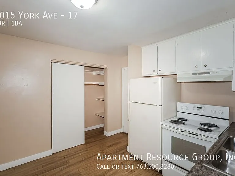 1015 York Ave #17 — Photo 5