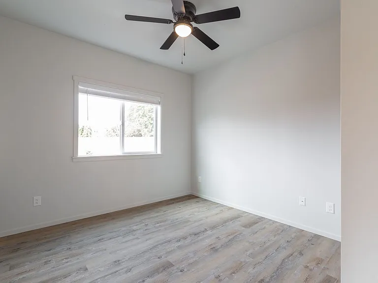 4202 NE Morrow Rd — Photo 16