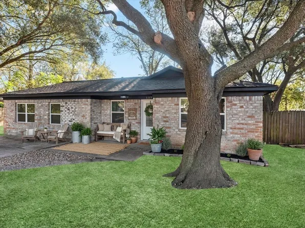 609 Debbie Ln, Alvin, TX 77511