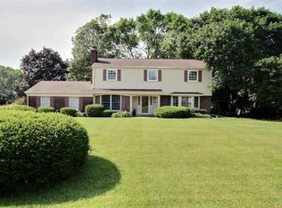 17945 Lincrest Dr, Brookfield, WI 53045