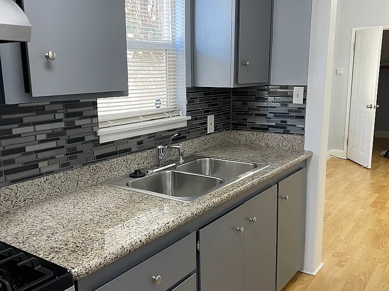 1705 Linden St #2 — Photo 10