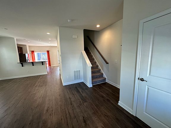 5th image of 220 Hamilton Ave NW