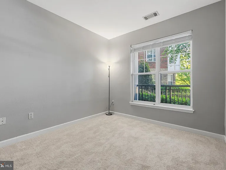 501 Hungerford Dr #144 — Photo 33