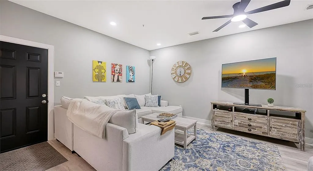 3 bed, 2.5 bath, 1776 sqft, $5,000 — Photo 4