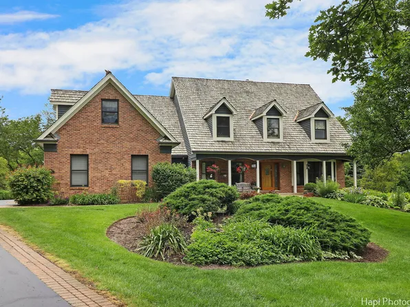 23338 Grayshire Ln, Lake Barrington, IL 60010