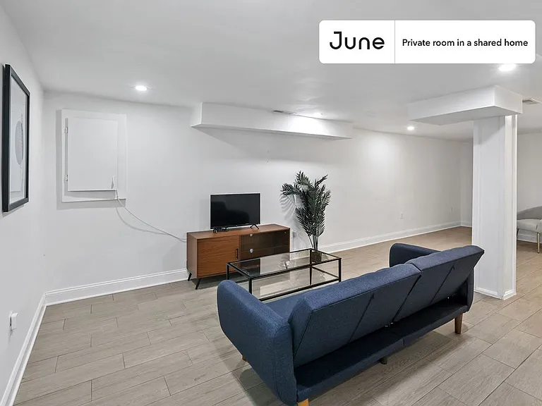 529 42nd St NE #B — Photo 12