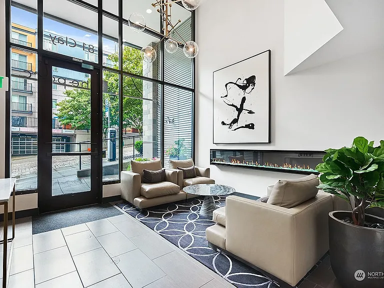81 Clay St #323 — Photo 31
