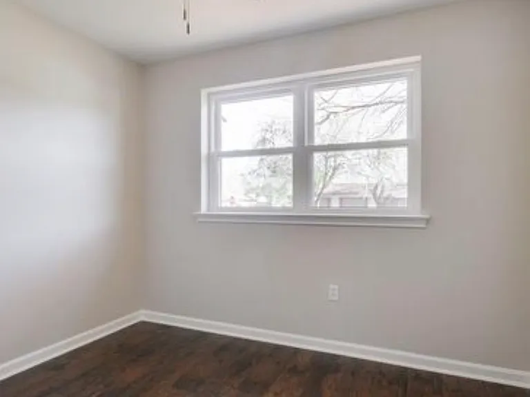 7518 Meadow Park Ave — Photo 9