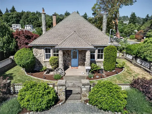 3354 Wishart Rd, Colwood, BC V9C 1R4