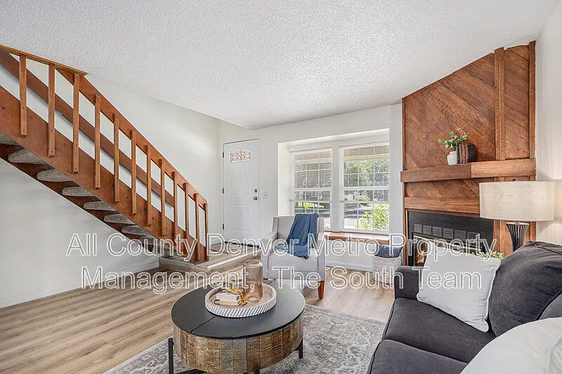 2 bed, 1.5 bath, 992 sqft, $1,785 — Photo 3