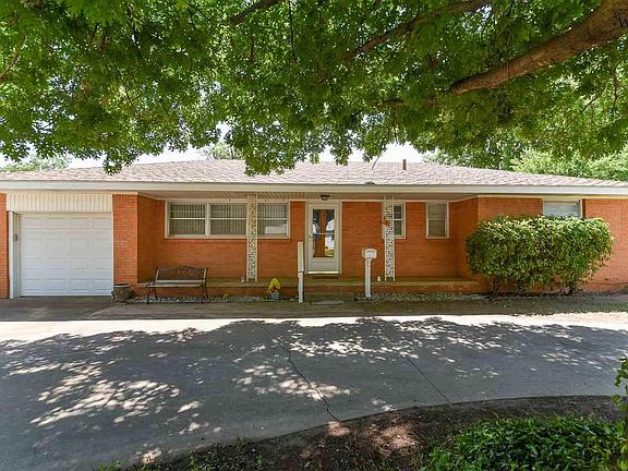 3rd image of 407 Peach St