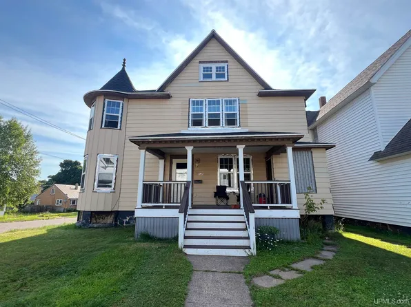 638 N 5th St, Ishpeming, MI 49849