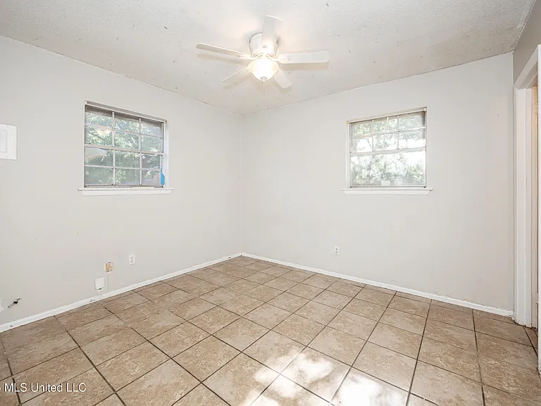 5612 Rose Dr — Photo 24