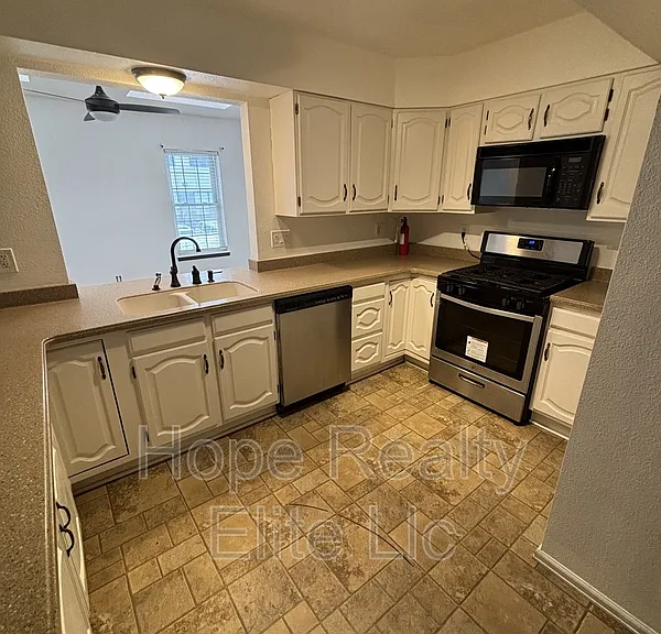 2079 Sussex Ln — Photo 8