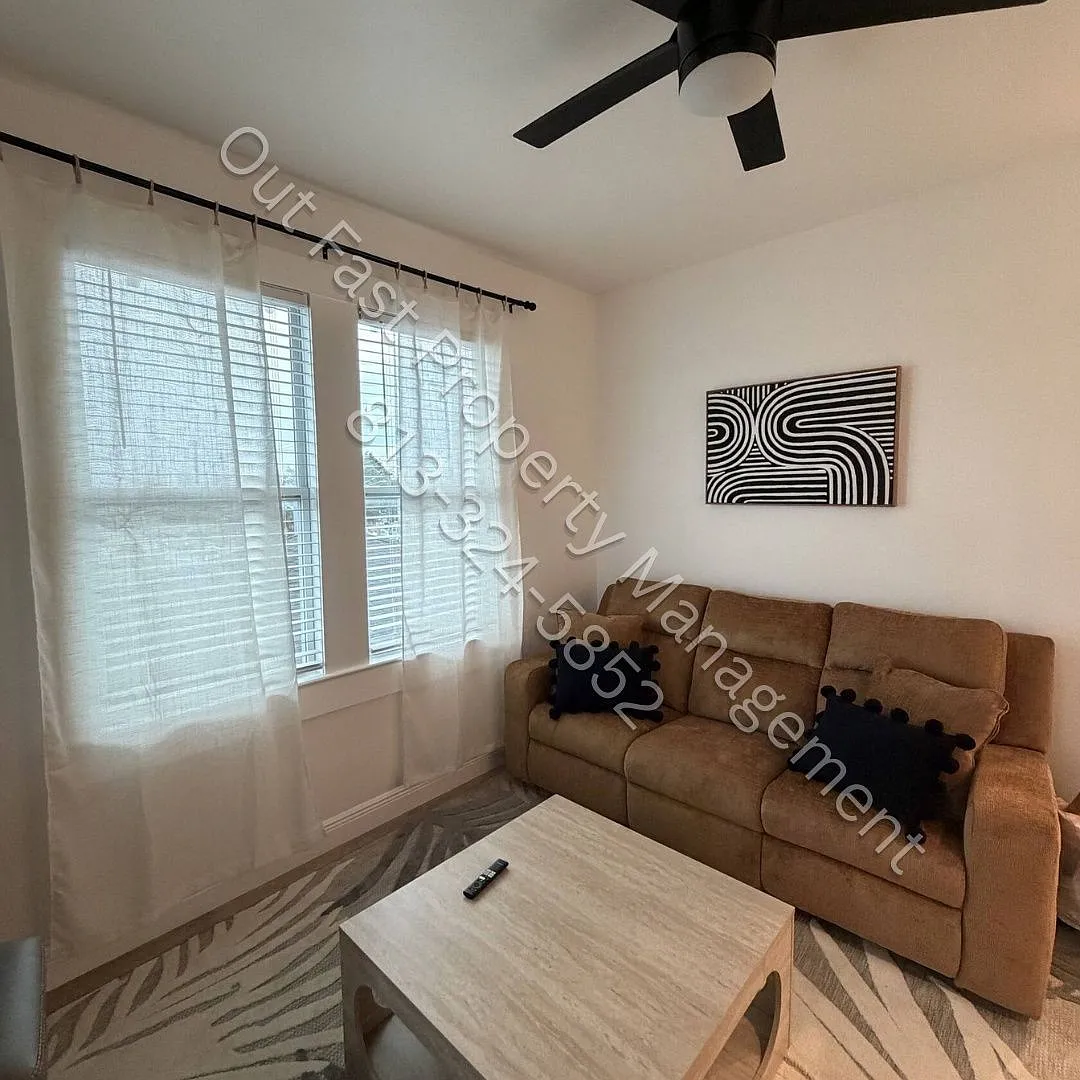 2 bed, 1.0 bath, 725 sqft, $1,700 — Photo 4