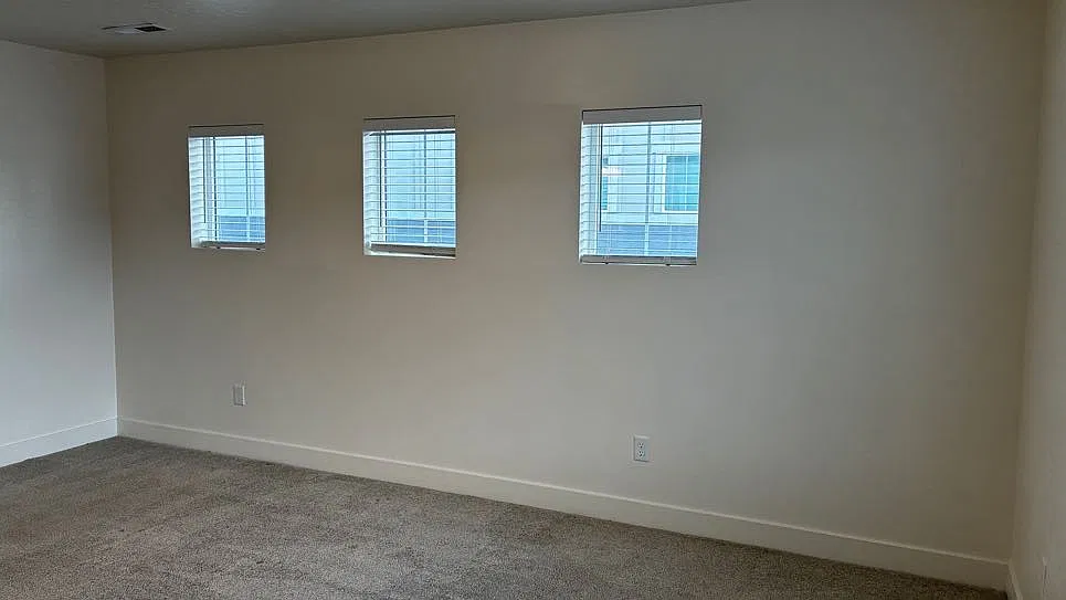 4388 E Hurstbourne Drive — Photo 3
