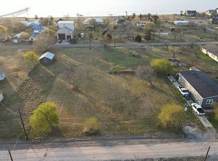 512 2nd St, Bayside, TX 78340