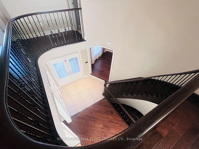 2366 Chateau Cmn — Photo 19