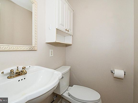 5th image of 2821 N Ford Dr