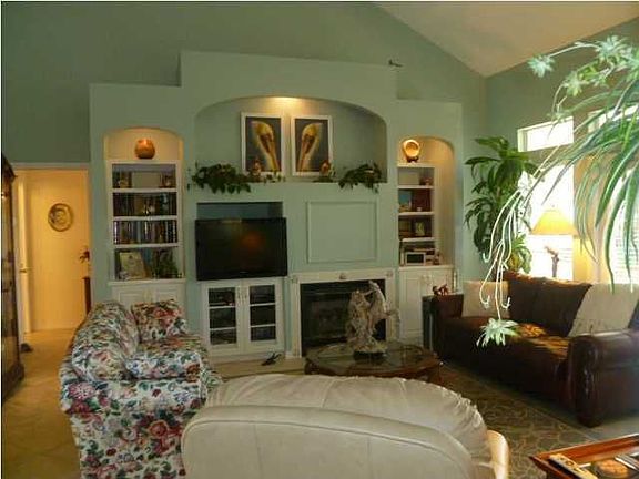 3rd image of 4763 Papaya Park