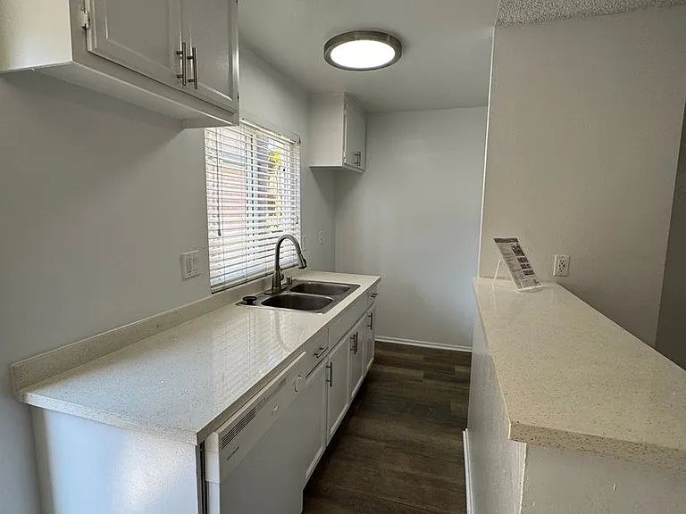 6736 Cleon Ave — Photo 16