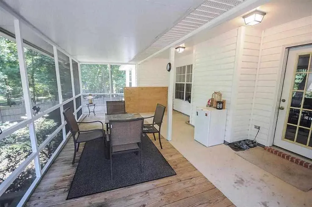 4 bed, 1841 sqft, $2,700 — Photo 2