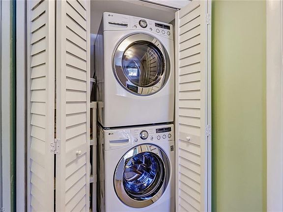 3rd image of 5 High Point CIR W #211