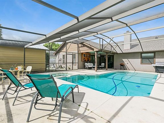 3rd image of 487 Autumn Oaks Pl