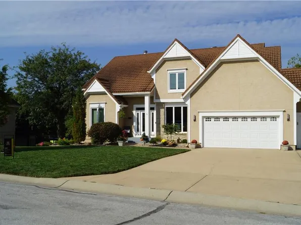 6122 NE Upper Wood Rd, Lees Summit, MO 64064