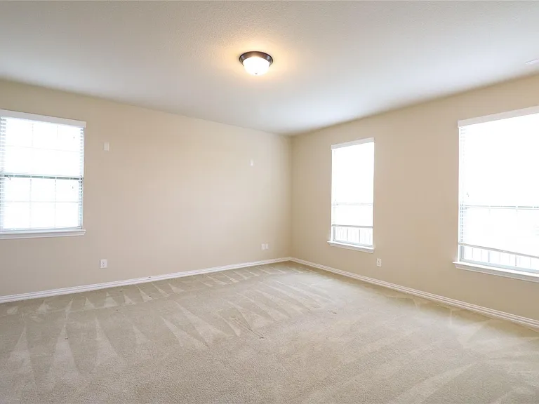 5070 Kerstyn Dr — Photo 27